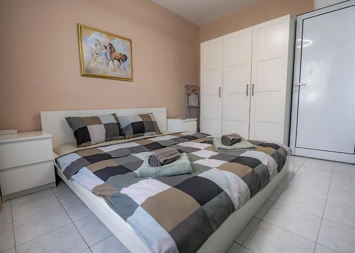 1 Min From Ndk And Vitoshka Street